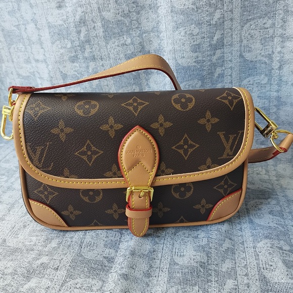 Louis Vuitton Lv Monogram Canvas Shoulder Crossbody Bag - Picture 1 of 16